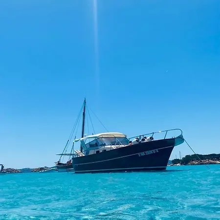 Ботель Night On Board Ла-Маддалена