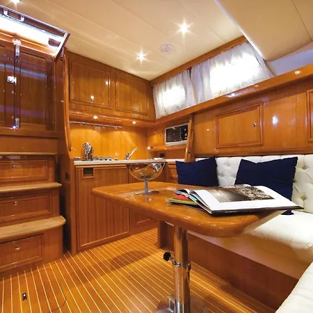 Night On Board 船屋 *