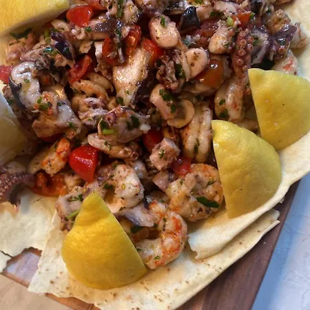 Ботель Night On Board Ла-Маддалена