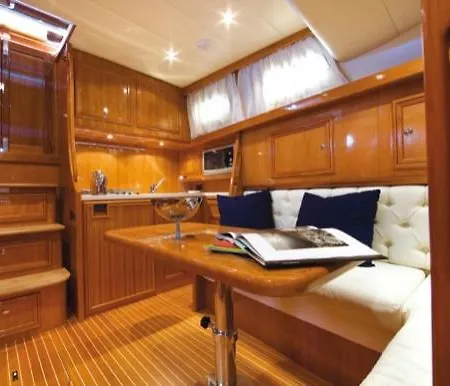 Night On Board 船屋